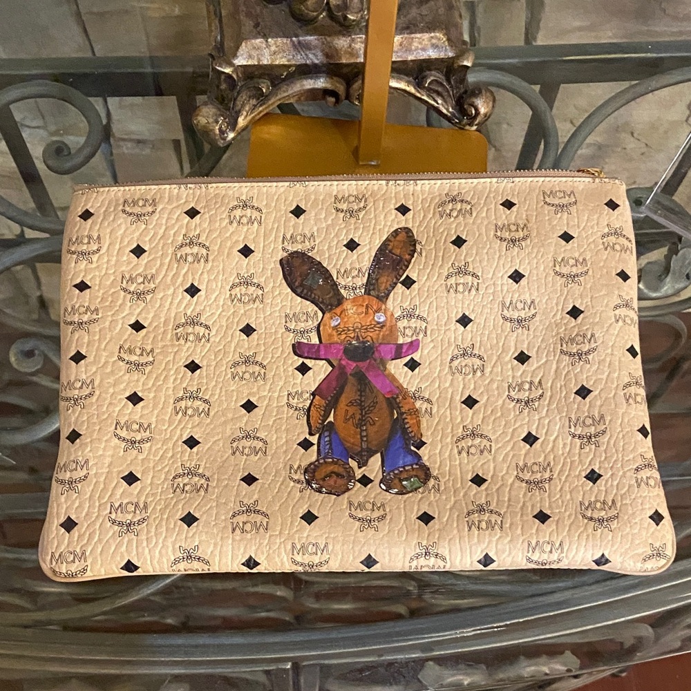 MCM Tan Visetos Rare Rabbit Limited Edition Medium Size Clutch - Picture 13 of 13